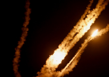 Izraeli rrafshoi kullën, HAMAS lëshon 150 raketa drejt Tel Aviv (VIDEO) –