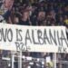 “Kosova është Shqipëri”, tifozët e AEK-ut shpërthejnë në brohorima –