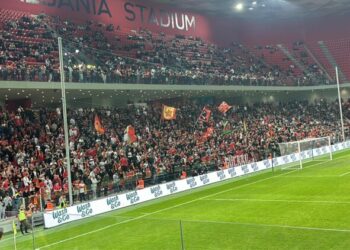 Thirrje në kor për Shehin, tifozët e Partizanit “thumbojnë” Tiranën –