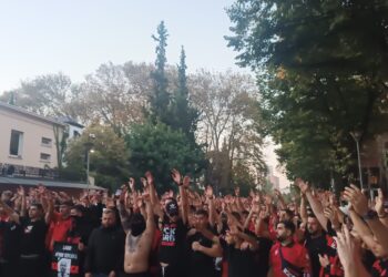 VIDEO/ TKZ, atmosferë të zjarrtë e festive në Tiranë. Ja çfarë ndodh –