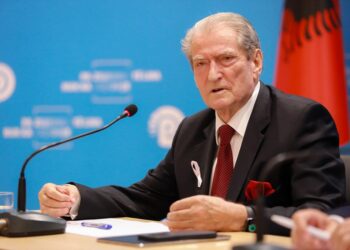 Kupa po derdhet, Rama nuk na përfill fare… –