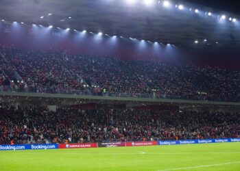 Falsifikuan biletat Shqipëri-Çeki, lirohen dy të arrestuarit –