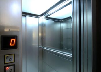 E zuri poshtë ashensori, 58-vjeçari punonte në të zezë në ndërtim –