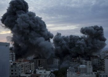 Sulmet e Hamas, mbi 100 viktima izraelite –