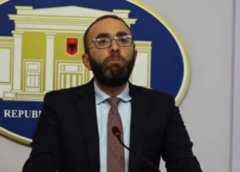 Opozitës i mohohen të drejtat Kushtetuese, Rama të heqë dorë nga… –