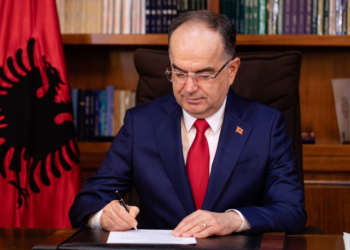 A keni marrë në delegacion në OKB edhe parukieren? Ja ç’thotë Begaj –