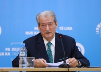 “Mbylle gojën e rri urtë”, analistët sherr në studio për Berishën –