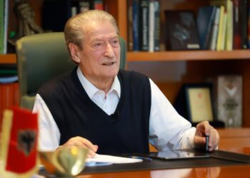 Si kurrë ndonjëherë Kushtetuta… –