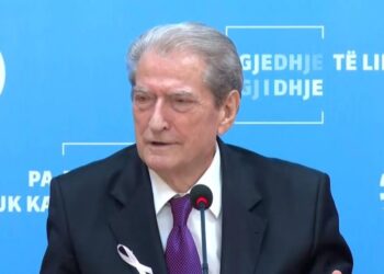 Kombëtarja shkëlqeu në fushë, ndërsa Rama u bë sterr –