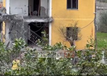 Kurbin/ Qëllohet me breshëri shtëpia e Skender Likës, babait të.. –