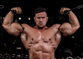 Tragjike/ Bodybuilderi brazilian vdes gjatë operacionit –