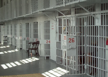 Lajmi i fundit/ Jep dorëheqjen drejtori i paraburgimit të Vlorës