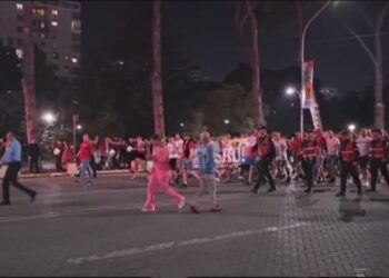 Nën masa sigurie, ja si shoqërohen tifozët çekë drejt Air Albania –