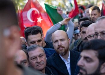 Djali i Erdogan merr pjesë në marshimin pro-palestinez në Turqi –