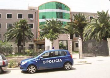 Ndihmonin emigrantët të kalonin kufirin, arrestohen 9 persona (EMRAT) –