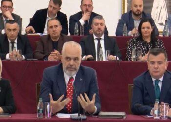 Priten tensione në Kuvend/ Mblidhet grupi i PS, ja porosia e Ramës –