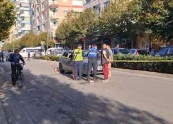 Aksident i rëndë në Fier, makina përplas dy këmbësorë –