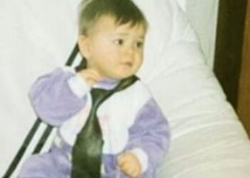 E njihni vajzën në foto? Sot ndër këngëtaret më të pëlqyera… –