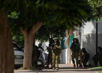 Izraeli kërkoi evakuim, Hamas thirrje palestinezëve mos të largohen –