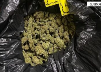 EMRAT/ Kapen me kanabis në makinë, arrestohet 3 persona –