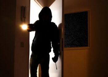 Persona të armatosur tentojnë të grabisin banesën në Lezhë/ Detajet –