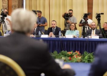 Nga bojkoti e përplasja te greva e urisë, zbardhen diskutimet në grupin e PD –