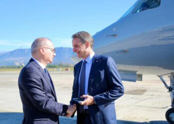Samiti i Procesit të Berlinit, Mitsotakis zbret në Rinas –