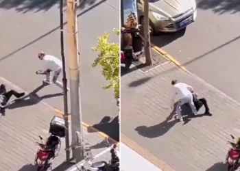 Del video/ Momenti kur diplomati izraelit u godit me thikë në Pekin –