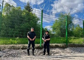 Finlanda fillon ndërtimin e gardheve në kufirin me Rusinë –