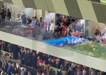Rama e Kurti në stadium, por larg njëri-tjetrit –