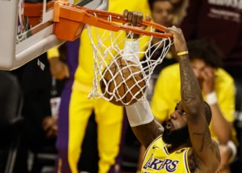 “Ai smund të jetë 39 vjeç”, kërcimi i LeBron James i çmendi të gjithë –