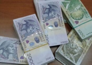 Bie volumi i parave në qarkullim jashtë bankave, por sasia cash është 408 mld lekë –