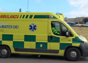 Po lufton për jetën në spital –