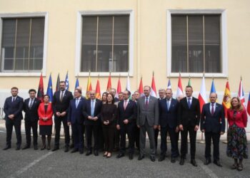 Ministeriali në Tiranë, ministri serb bojkoton foton familjare –