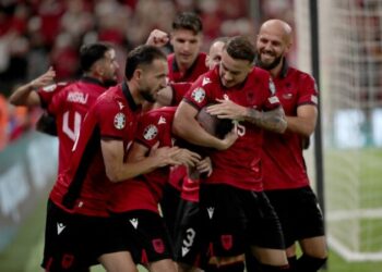 VAR i anulon golin Mujës, por festa nuk ndalet në ‘Air Albania’ –