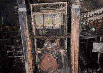 Shpërthen nënstacioni elektrik në Peqin, pa energji qyteti e fshatrat –