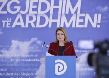 Boll me dhunë e shantazhe, nxirrni videot… –