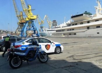 I siguroi një 39-vjeçareje pasaportë false, arrestohet 40-vjeçari –