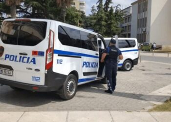 Dyshohet se ka marrë ryshfet, pezullohet nga detyra inspektori –