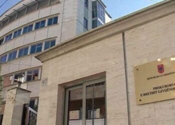 Konflikti mes ndërtuesve, banorët protestojnë para prokurorisë –