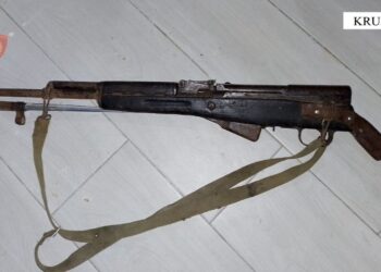 Mbante pushkën pa leje në shtëpi, arrestohet 55-vjeçari nga Kruja –