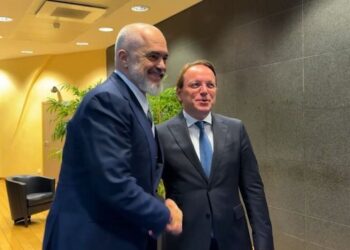 Rama i qeshur me Varhelyin, merr pjesë në forumin “Global Gateway” –