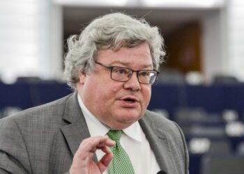 Serbia po i tregon BE-së gishtin e mesit –