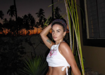 Rina Balaj provokon fansat me një foto… –