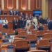Berisha bllokon foltoren, Kuvendi njofton mbylljen e seancës plenare –