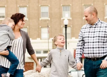 Rrëzohet avioni, shuhet e gjithë familja e senatorit amerikan –