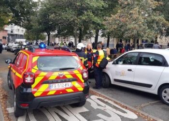 Sulm me thikë në shkollë, një mësues i vrarë dhe dy të plagosur –