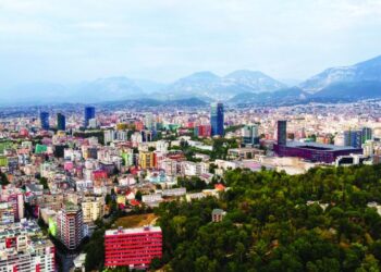 Taksa e banesës, faturat e ujit në Tiranë shkojnë deri 76% më shumë –