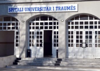 U plagos rëndë në kokë, 14-vjeçari dërgohet në spitalin e Traumës –