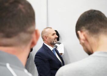 Manja takon ‘çunat e Londrës’: Së shpejti do ktheheni në Peqin